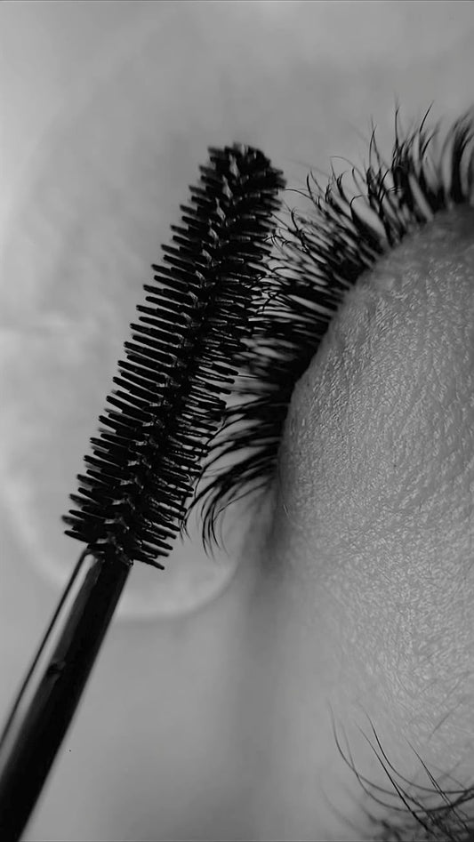The Ultimate Guide to Eyelash Extensions: Basic Knowledge & Tips for Beginners