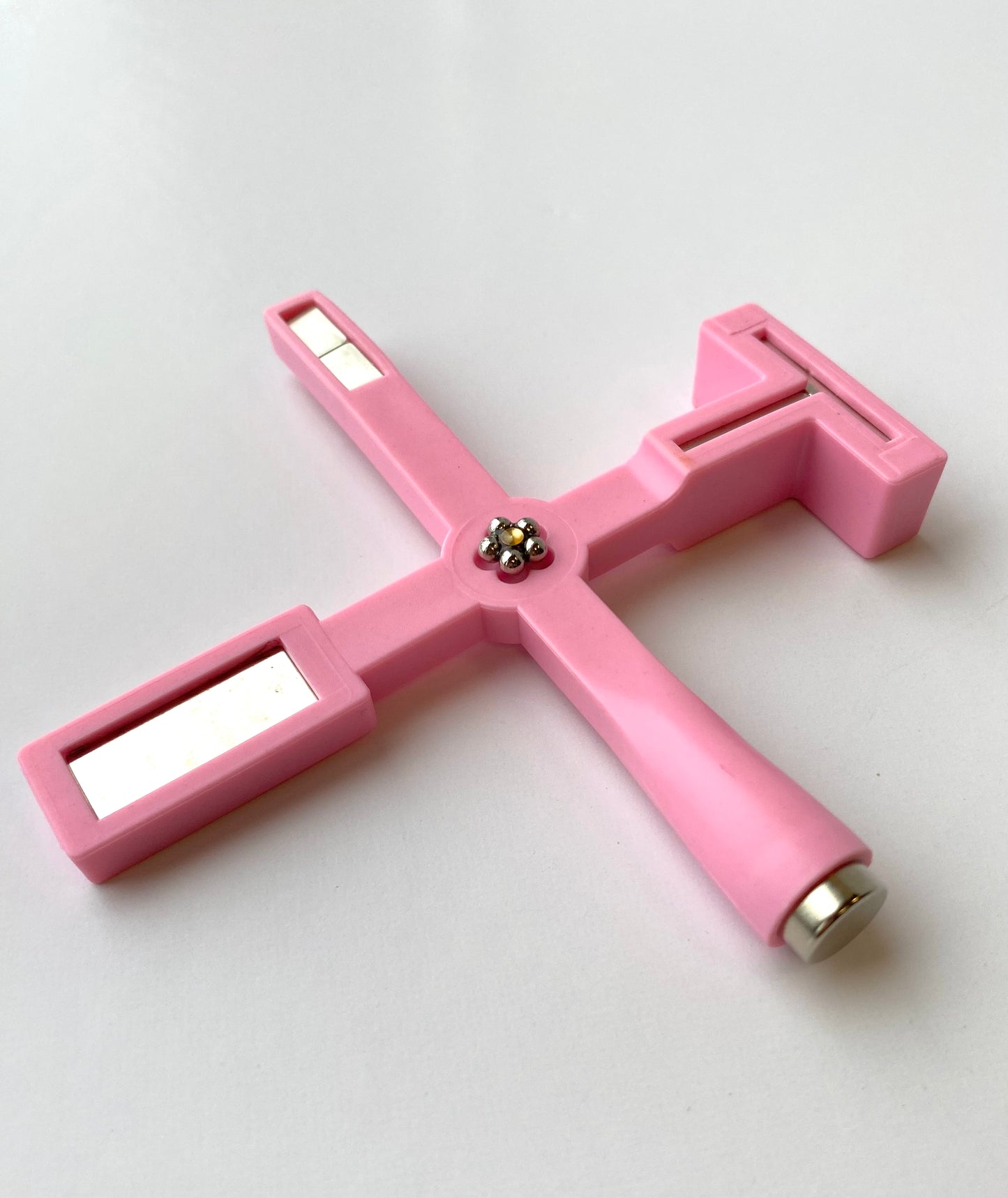 Cat Eye Magnet / Gold Nail & Beauty Supply