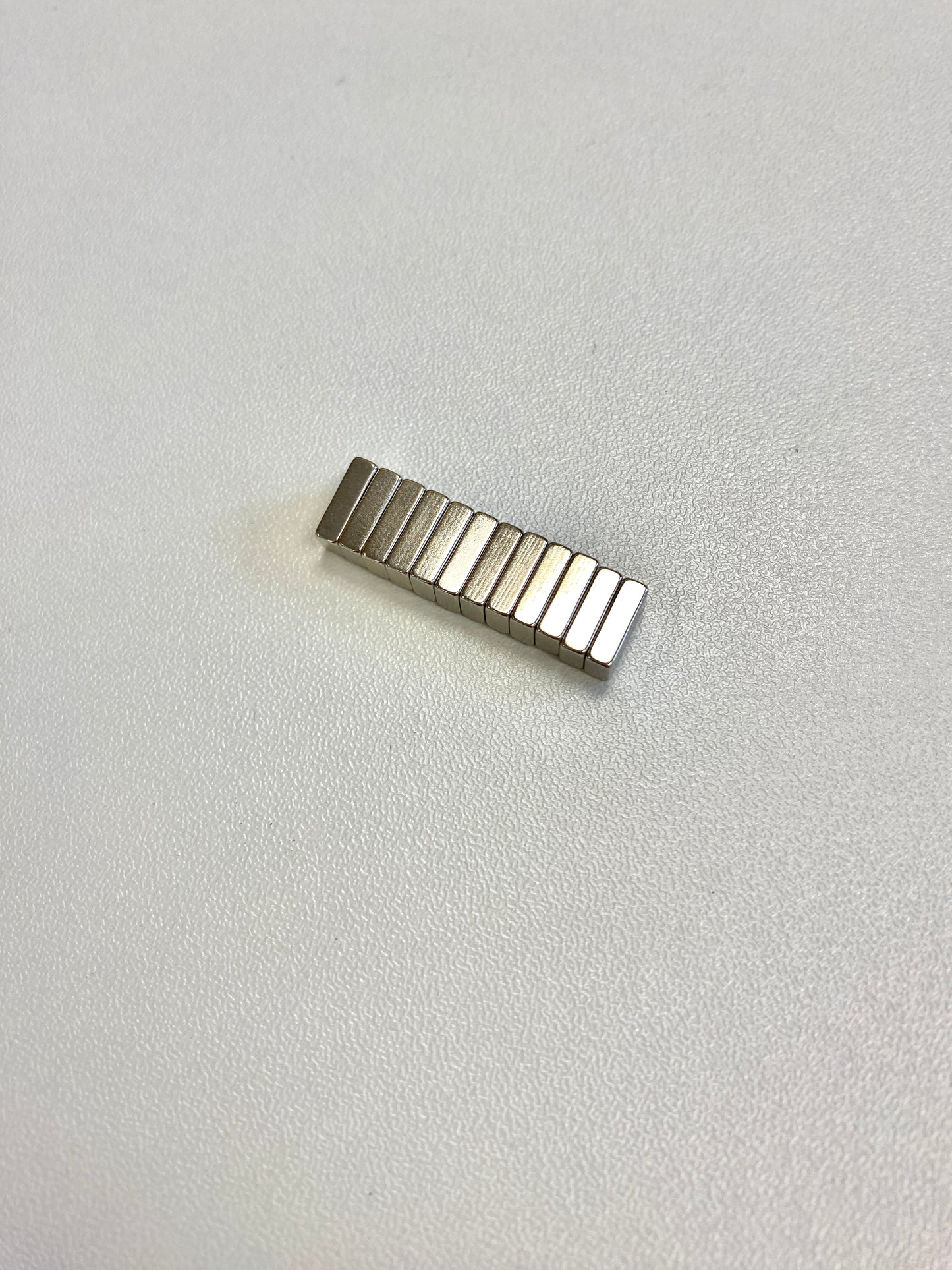 Cat Eye Magnet / Gold Nail & Beauty Supply