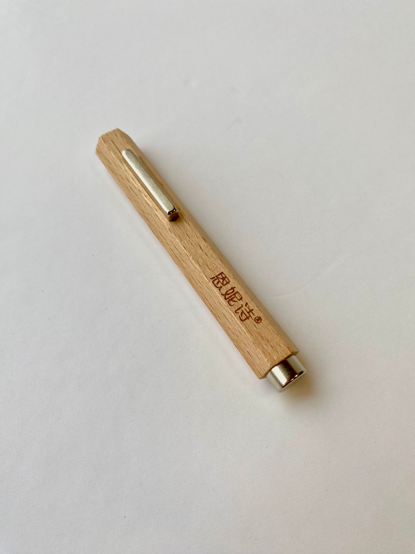 Cat Eye Magnet / Gold Nail & Beauty Supply
